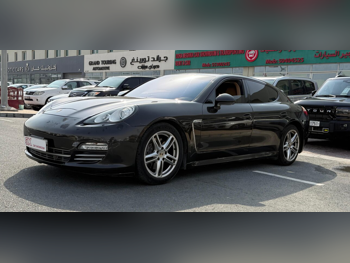 بورش  بانميرا  2013  اوتوماتيك  125,000 كم  6 سلندر  دفع خلفي  سيدان  رمادي غامق