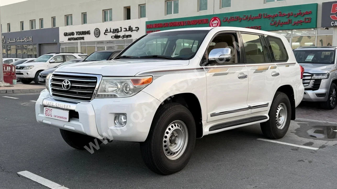 Toyota Land Cruiser GXR 2012 Automatic 388,000 Km 8 Cylinder Four Wheel Drive (4WD) SUV White