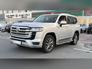 تويوتا  لاند كروزر  جي اكس ار  2022  اوتوماتيك  169,000 كم  6 سلندر  دفع رباعي  اس يو في  فضي
