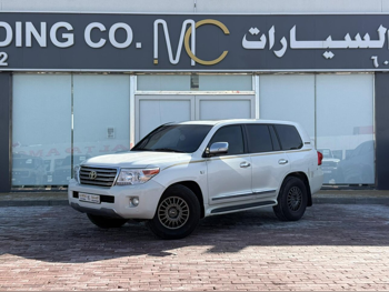 Toyota  Land Cruiser  VXR  2012  Automatic  379,000 Km  8 Cylinder  Four Wheel Drive (4WD)  SUV  White