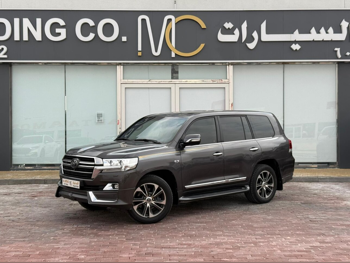 Toyota  Land Cruiser  VXR  2020  Automatic  291,000 Km  8 Cylinder  Four Wheel Drive (4WD)  SUV  Gray