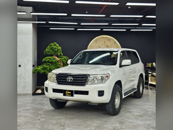 تويوتا  لاند كروزر  جي  2013  اوتوماتيك  302,000 كم  6 سلندر  دفع رباعي  اس يو في  أبيض