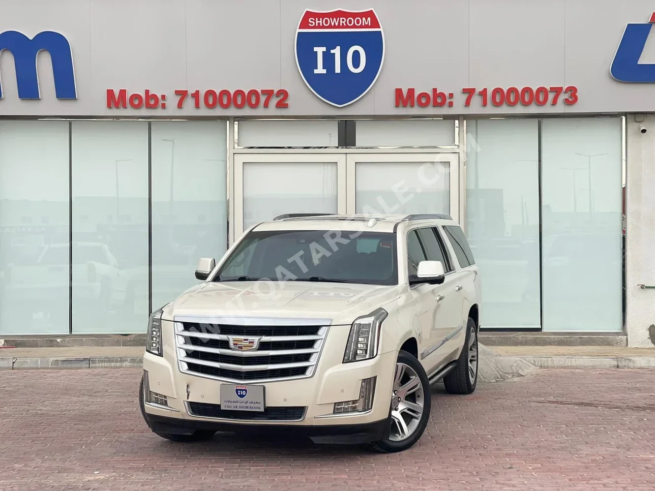 Cadillac  Escalade  2015  Automatic  137,000 Km  8 Cylinder  Four Wheel Drive (4WD)  SUV  White