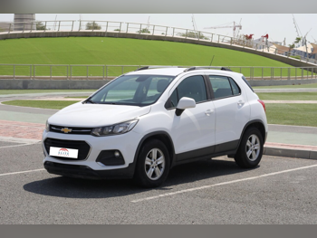 شفروليه تراكس ال تي 2018 اوتوماتيك 150,000 كم 4 سلندر سحب امامي اس يو في أبيض