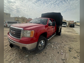 GMC  Sierra  3500 HD  2009  Automatic  37,000 Km  8 Cylinder  Four Wheel Drive (4WD)  Pick Up  Red