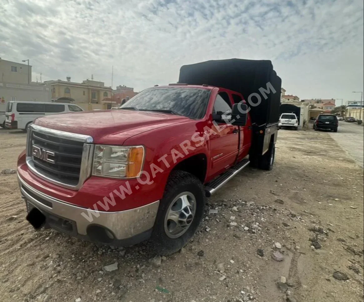 GMC  Sierra  3500 HD  2009  Automatic  37,000 Km  8 Cylinder  Four Wheel Drive (4WD)  Pick Up  Red