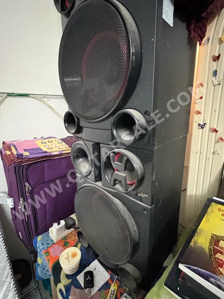 مكبرات صوت 1+1  أسود \  إل جي  LG XBOOM  2020  ألمانيا  105 سانتيمتر  10 سانتيمتر  115 سانتيمتر