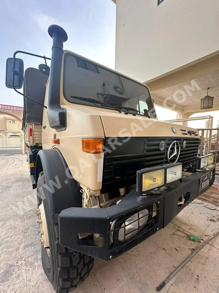 Mercedes-Benz  Unimog  1700 L  1983  Manual  7,230 Km  8 Cylinder  Four Wheel Drive (4WD)  Pick Up  Beige