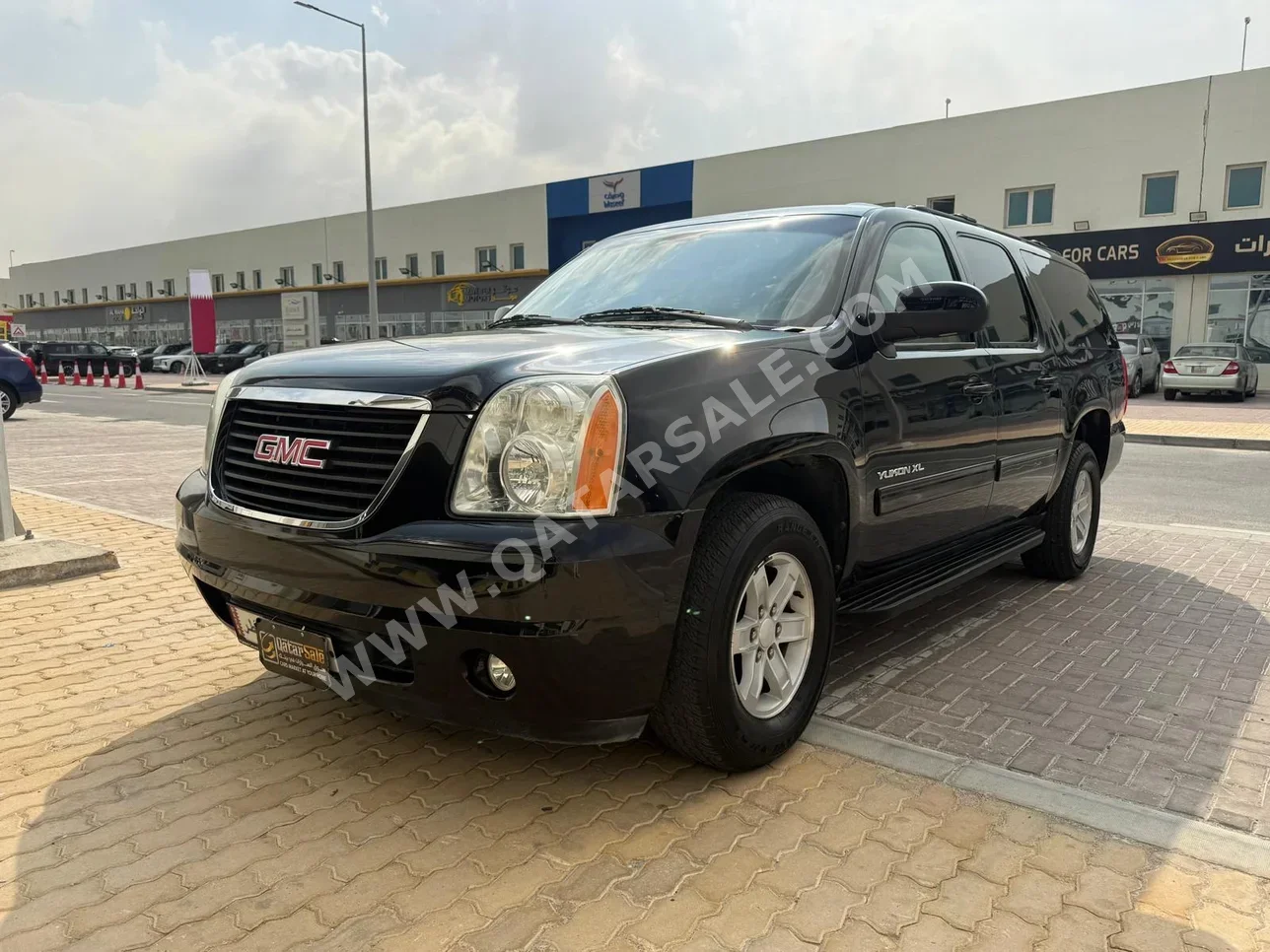 GMC  Yukon  XL  2014  Automatic  60,000 Km  8 Cylinder  Four Wheel Drive (4WD)  SUV  Black