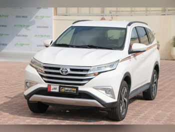 تويوتا  راش  2021  اوتوماتيك  65,000 كم  4 سلندر  سحب امامي  اس يو في  أبيض