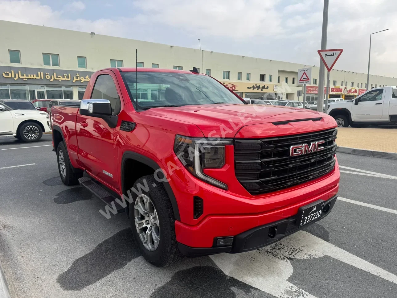 GMC  Sierra  Elevation  2025  Automatic  7,000 Km  8 Cylinder  Four Wheel Drive (4WD)  Pick Up  Red  With Warranty