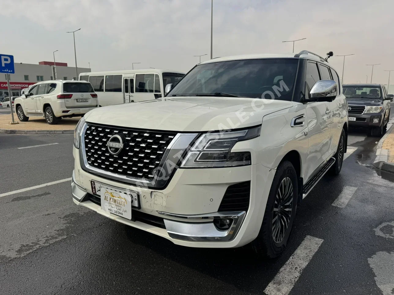 نيسان  باترول  بلاتنيوم  2014  اوتوماتيك  275,000 كم  8 سلندر  دفع رباعي  اس يو في  أبيض