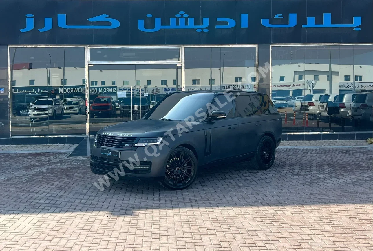 Land Rover  Range Rover  Vogue  2014  Automatic  252,000 Km  8 Cylinder  Four Wheel Drive (4WD)  SUV  Gray