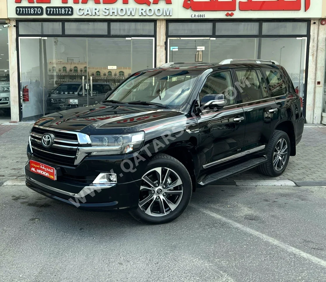 Toyota  Land Cruiser  GXR- Grand Touring  2020  Automatic  123,000 Km  8 Cylinder  Four Wheel Drive (4WD)  SUV  Black