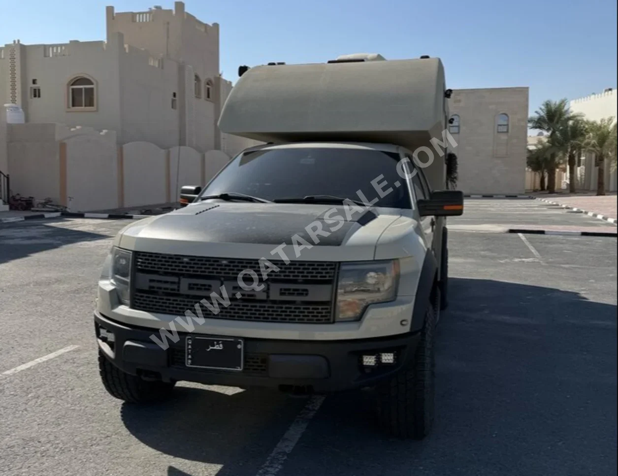 Caravan - 2013  - Beige  -Made in United States of America(USA)  - 130,000 Km