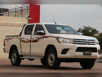 تويوتا  هاي لوكس  2022  اوتوماتيك  39,000 كم  4 سلندر  دفع رباعي  بيكب  أبيض