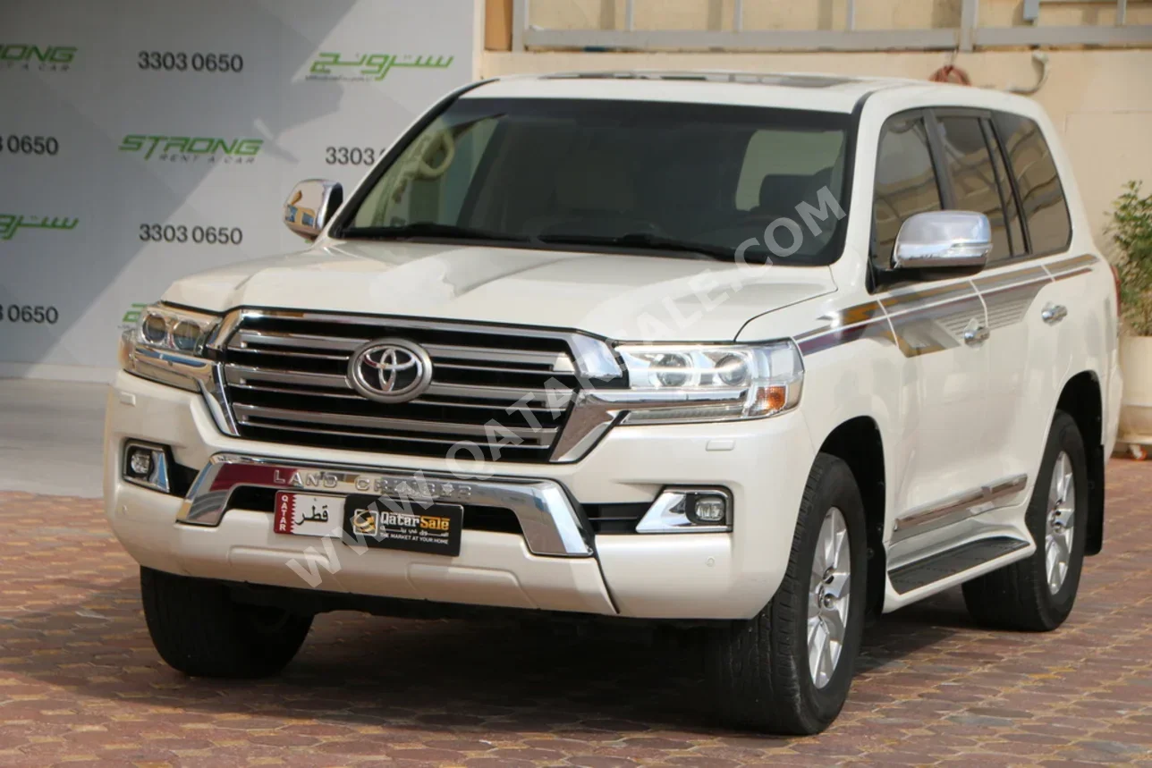 تويوتا  لاند كروزر  جي اكس ار  2016  اوتوماتيك  115,000 كم  8 سلندر  دفع رباعي  اس يو في  أبيض لؤلؤي
