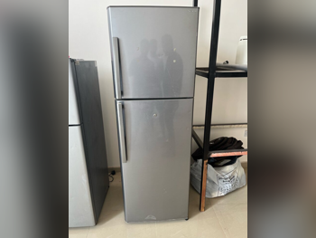 مجمدات شارب  اللون الرمادي  2020  قطر \  451-500 لتر  أدراج