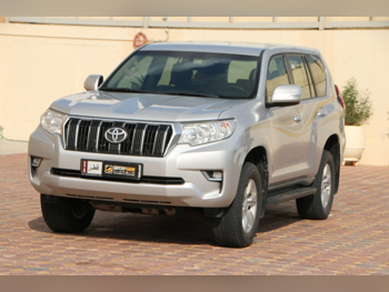 تويوتا  برادو  تي اكس ال  2022  اوتوماتيك  112,000 كم  4 سلندر  دفع رباعي  اس يو في  فضي