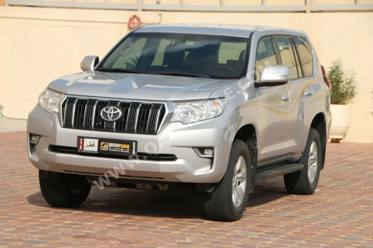 تويوتا  برادو  تي اكس ال  2022  اوتوماتيك  112,000 كم  4 سلندر  دفع رباعي  اس يو في  فضي
