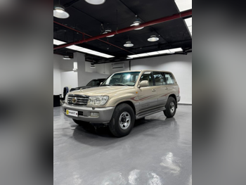 Toyota  Land Cruiser  GXR  2006  Automatic  400,000 Km  6 Cylinder  Four Wheel Drive (4WD)  SUV  Gold