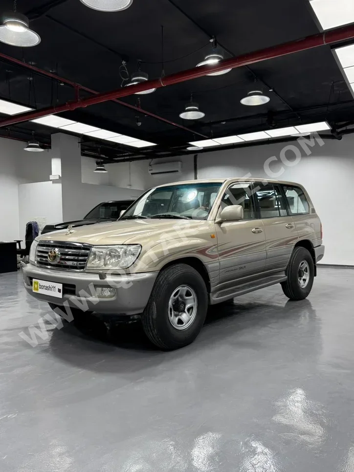 Toyota Land Cruiser GXR 2006 Automatic 400,000 Km 6 Cylinder Four Wheel Drive (4WD) SUV Gold