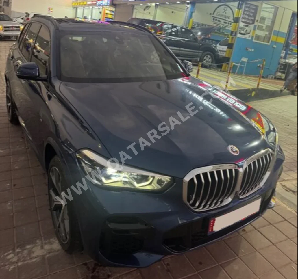 بي ام دبليو الفئة - اي 5 2023 اوتوماتيك 56,000 كم 6 سلندر دفع رباعي اس يو في ازرق تحت الضمان