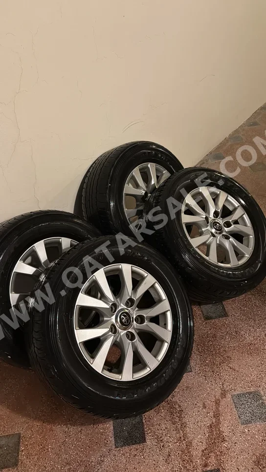 Tire & Rims Dunlop /  4 Seasons  Rim Included  0 mm  17"