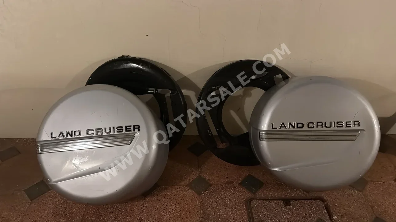 Wheel Cover Toyota /  17 inch  Gray  Plastic  land cruiser