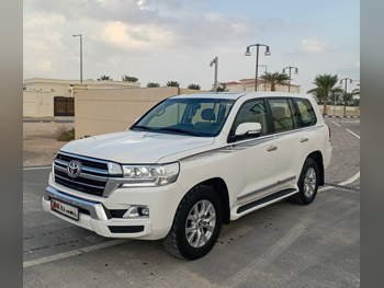 تويوتا  لاند كروزر  جي اكس ار  2019  اوتوماتيك  280,000 كم  8 سلندر  دفع رباعي  اس يو في  أبيض