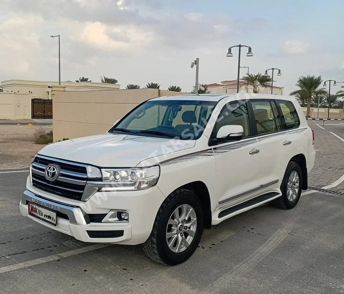 Toyota  Land Cruiser  GXR  2019  Automatic  280,000 Km  8 Cylinder  Four Wheel Drive (4WD)  SUV  White