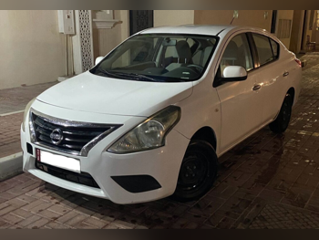 نيسان صني 2019 اوتوماتيك 131,000 كم 4 سلندر سحب امامي سيدان أبيض