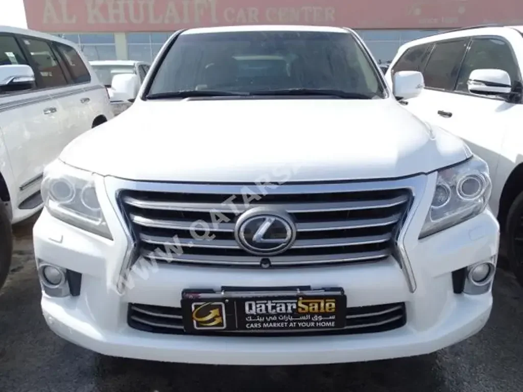 Lexus  LX  570  2013  Automatic  165,000 Km  8 Cylinder  Four Wheel Drive (4WD)  SUV  White