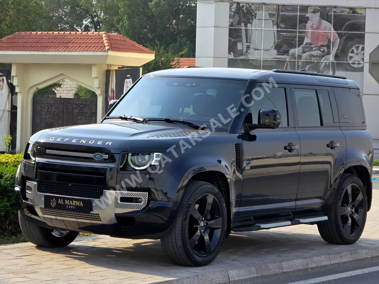 Land Rover  Defender  110 HSE  2024  Automatic  31,000 Km  6 Cylinder  Four Wheel Drive (4WD)  SUV  Black  With Warranty
