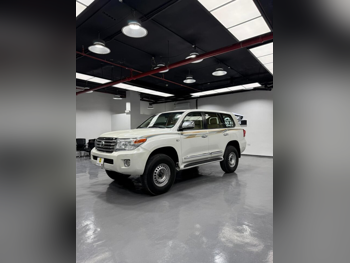Toyota  Land Cruiser  VXR  2014  Automatic  357,000 Km  8 Cylinder  Four Wheel Drive (4WD)  SUV  Pearl