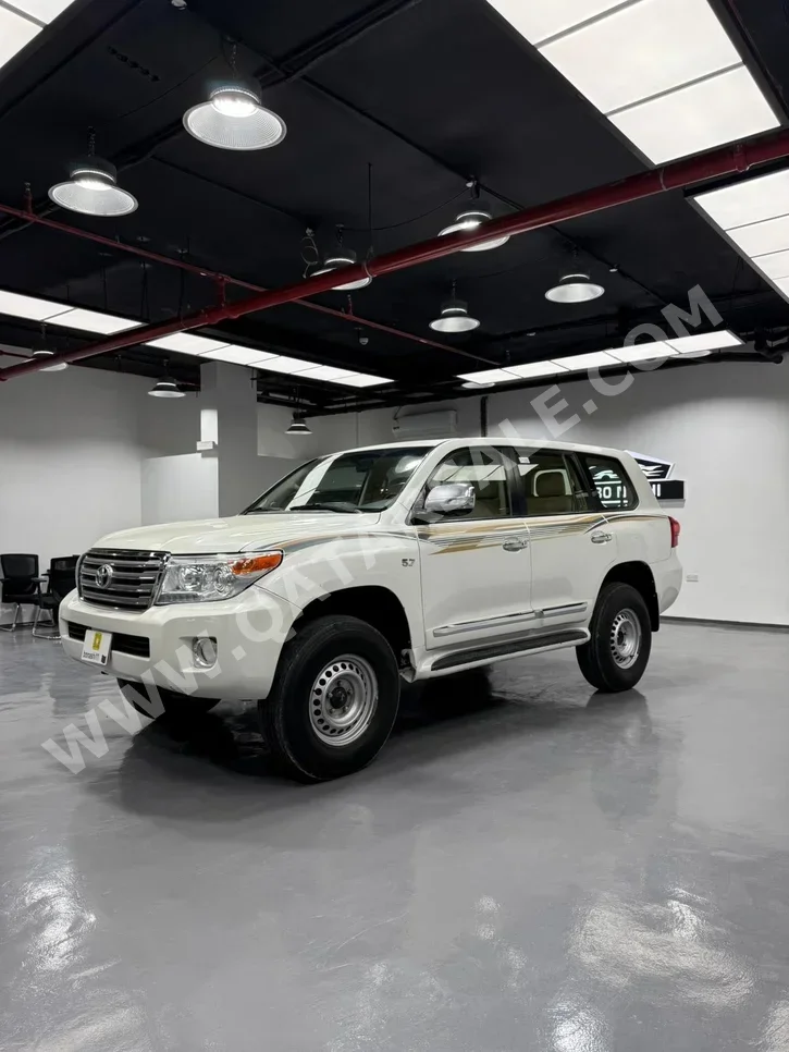 Toyota  Land Cruiser  VXR  2014  Automatic  357,000 Km  8 Cylinder  Four Wheel Drive (4WD)  SUV  Pearl