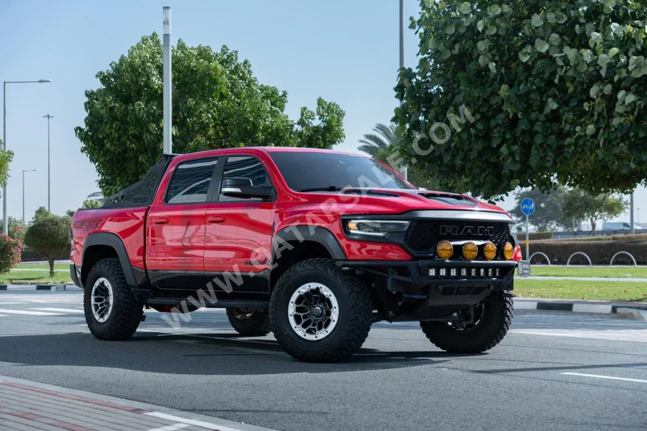 دودج  رام  تي أر إكس  2021  اوتوماتيك  65,000 كم  8 سلندر  دفع رباعي  بيكب  أحمر