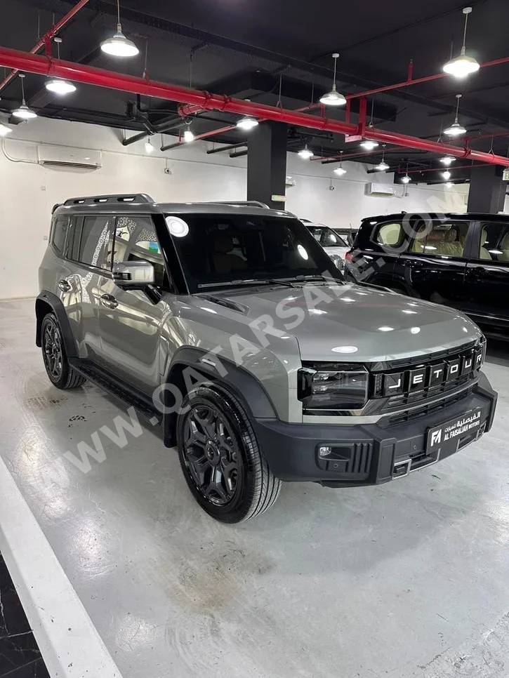 جيتور  تي 2  لكجري بلس  2025  اوتوماتيك  22,000 كم  4 سلندر  دفع رباعي  اس يو في  فضي  تحت الضمان