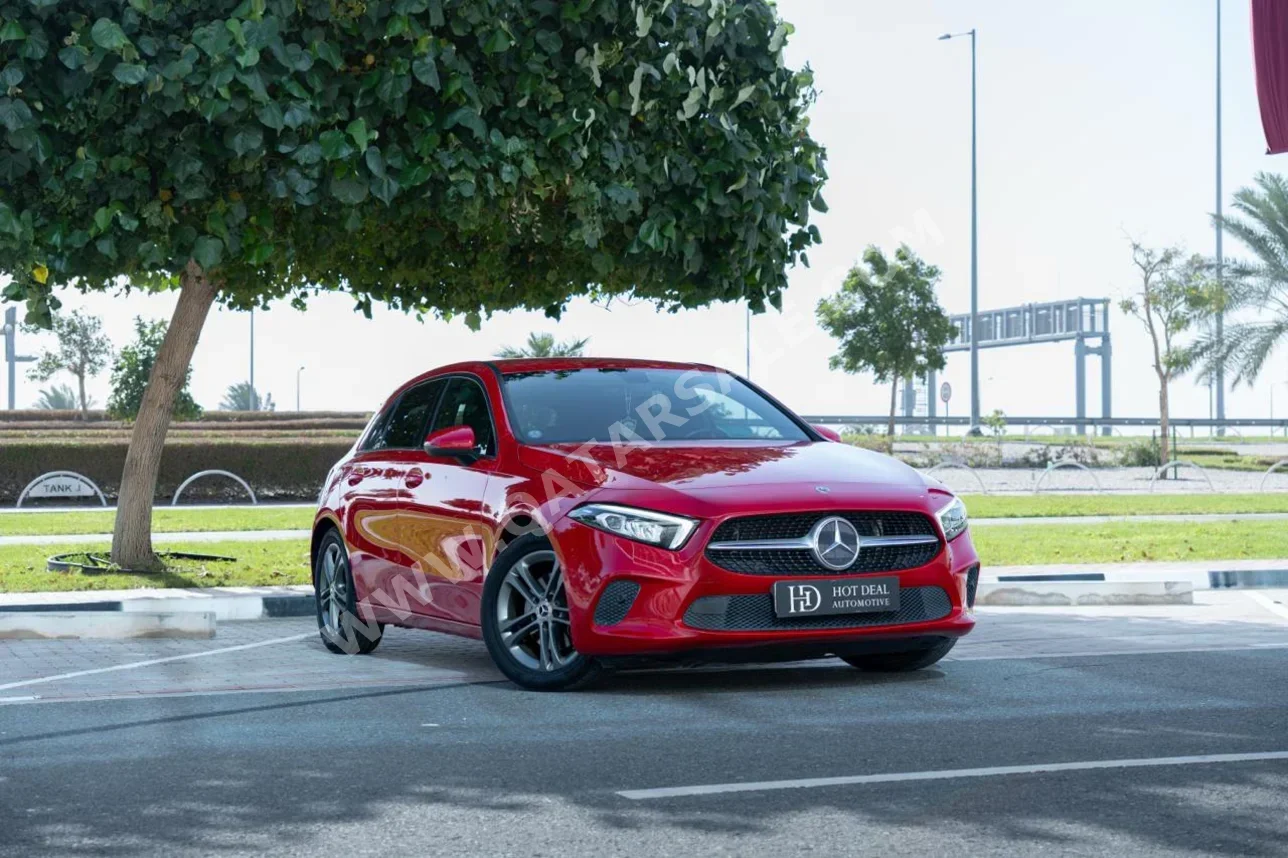 مرسيدس - بنز  ايه - كلاس  200  2020  اوتوماتيك  54,000 كم  4 سلندر  سحب امامي  هاتشباك  أحمر