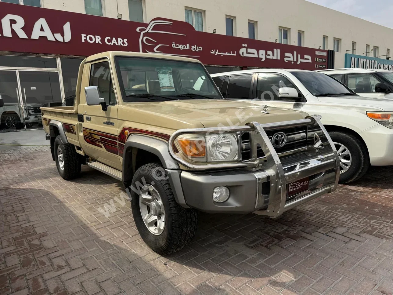 تويوتا  لاند كروزر  ال اكس  2015  عادي  336,000 كم  6 سلندر  دفع رباعي  بيكب  بيج