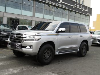 Toyota  Land Cruiser  VXR  2016  Automatic  253,000 Km  8 Cylinder  Four Wheel Drive (4WD)  SUV  Silver