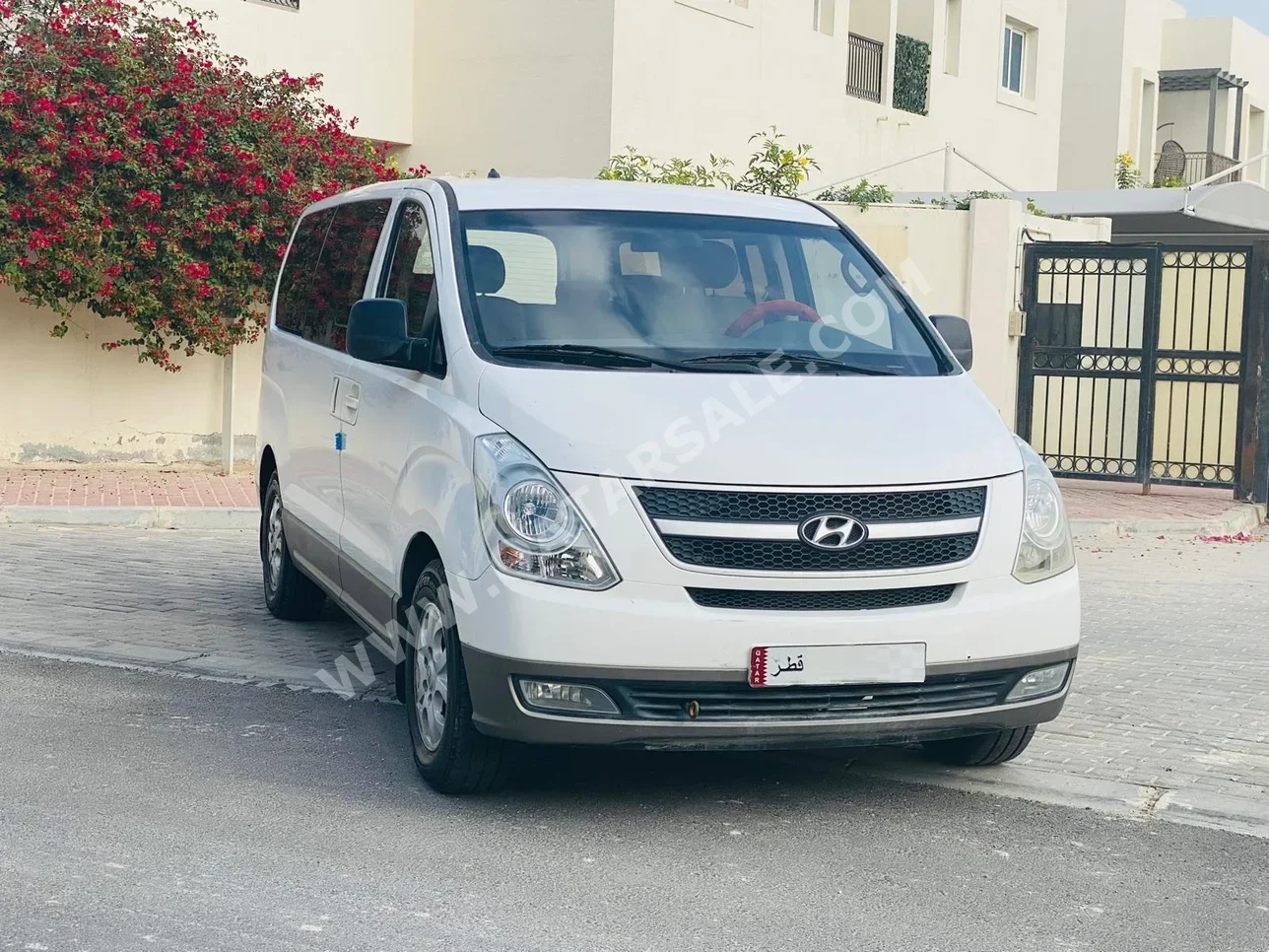 هيونداي  فان اتش وان  2013  اوتوماتيك  13,000 كم  4 سلندر  دفع خلفي  فان \ باص  أبيض