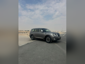 Nissan  Patrol  Platinum  2016  Automatic  371,000 Km  8 Cylinder  Four Wheel Drive (4WD)  SUV  Dark Gray