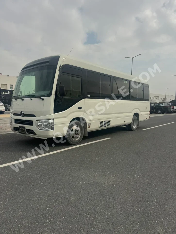 تويوتا  كوستر  2025  عادي  20,000 كم  4 سلندر  دفع خلفي  فان \ باص  أبيض  تحت الضمان