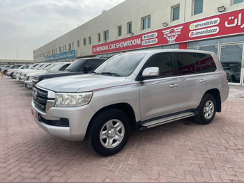 تويوتا  لاند كروزر  جي اكس  2020  اوتوماتيك  152,000 كم  6 سلندر  دفع رباعي  اس يو في  فضي