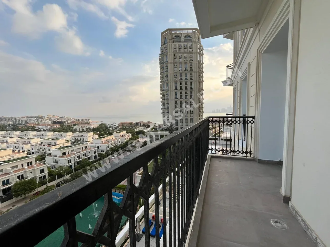 3 Bedrooms  Apartment  For Rent  in Doha -  The Pearl  Fully Furnished