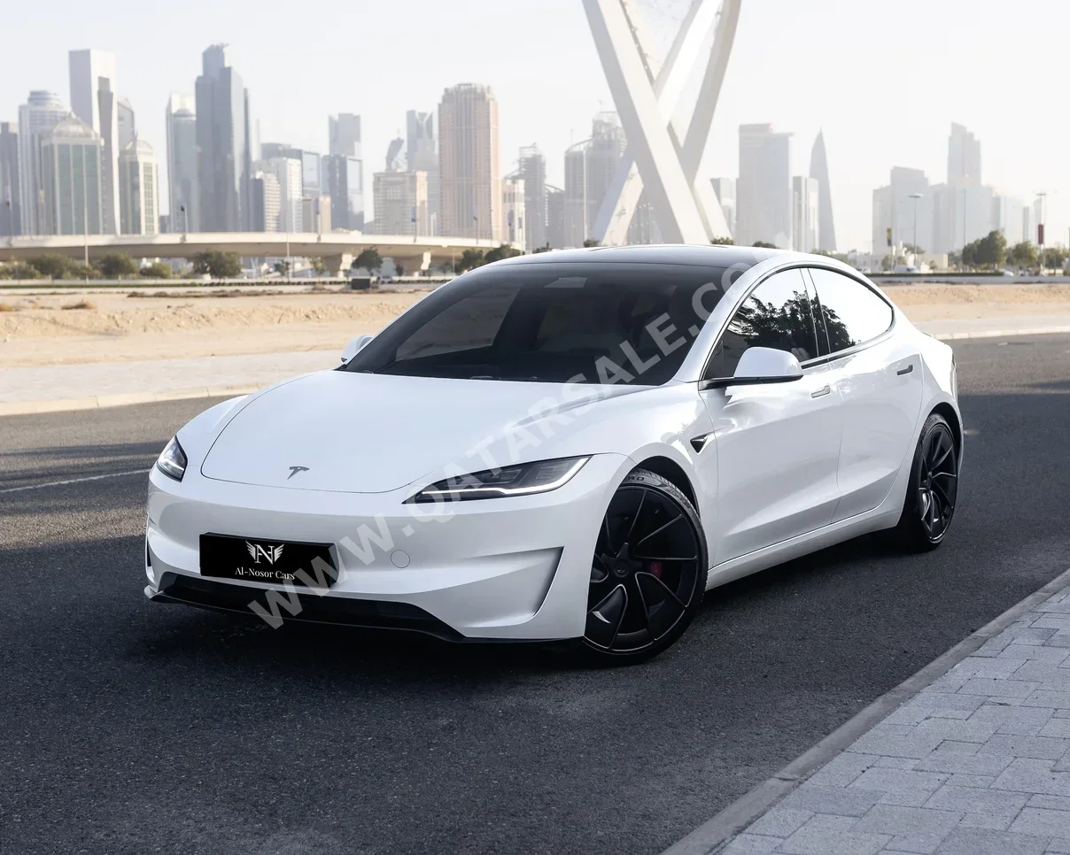 تسلا  مودل 3  بيرفورمانس  2025  اوتوماتيك  32,000 كم  0 سلندر  دفع كلي مستمر  سيدان  أبيض  تحت الضمان