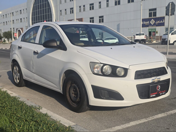 شفروليه سونيك 2016 اوتوماتيك 64,827 كم 4 سلندر سحب امامي سيدان أبيض