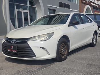 Toyota  Camry  GL  2016  Automatic  203,000 Km  4 Cylinder  Front Wheel Drive (FWD)  Sedan  White