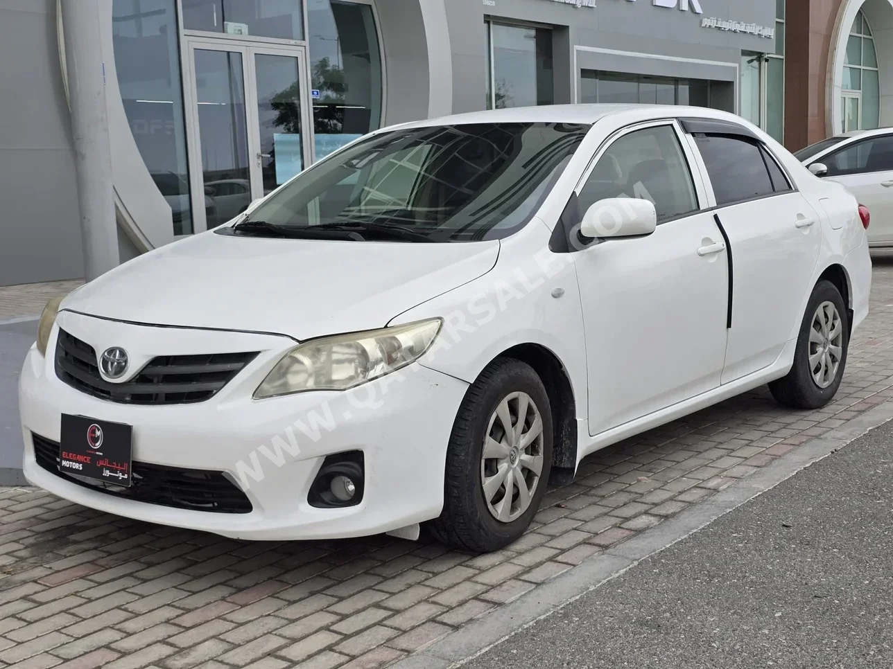 Toyota Corolla 2013 Automatic 190,000 Km 4 Cylinder Front Wheel Drive (FWD) Sedan White